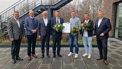 Betrieb Garten Grandiflora aus Bocholt mit Ausbildungspreis der Landschaftsgärtner NRW geehrt